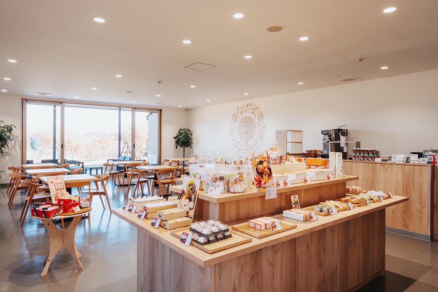 良平堂様のモンブランと珈琲