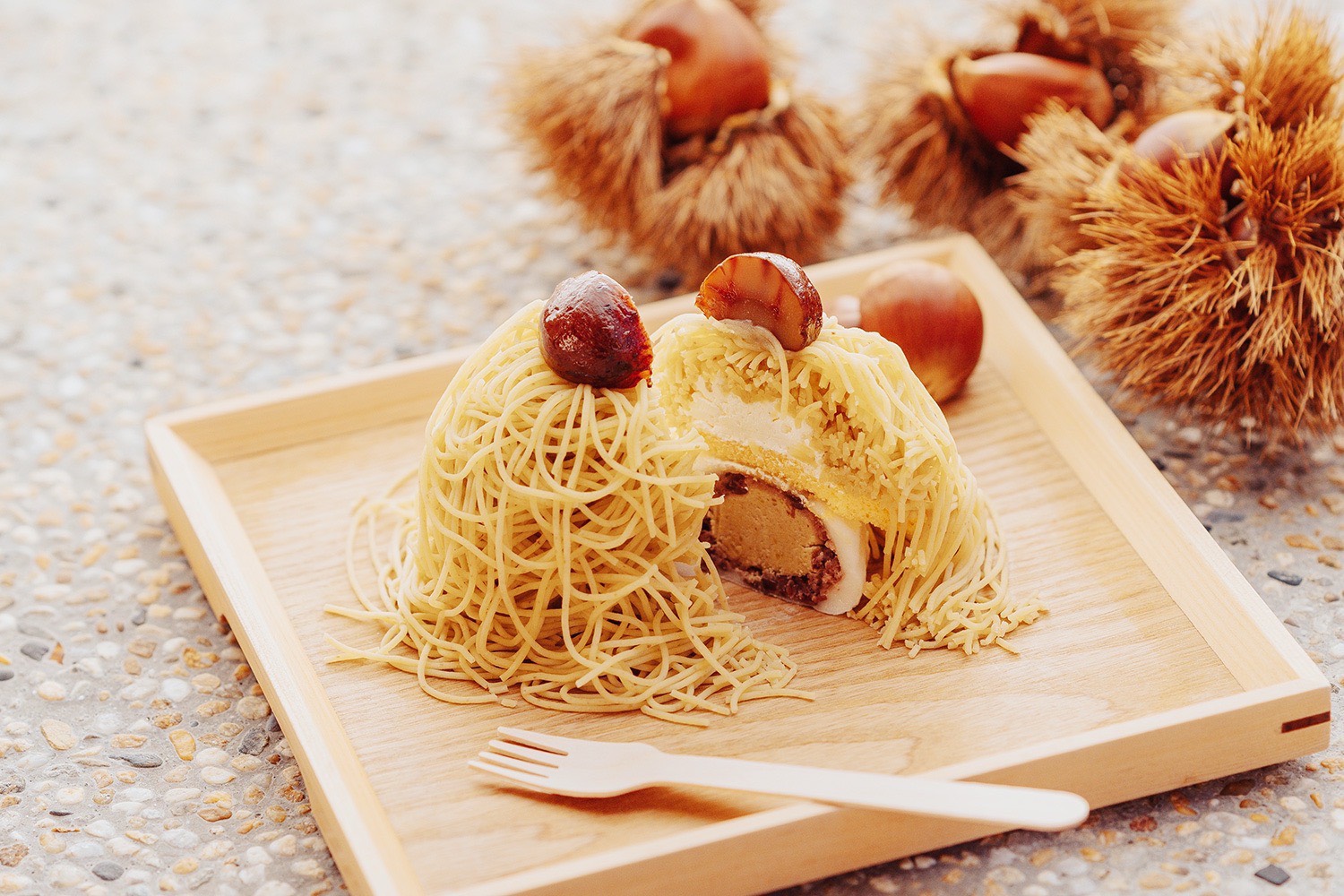 良平堂様のモンブランと珈琲