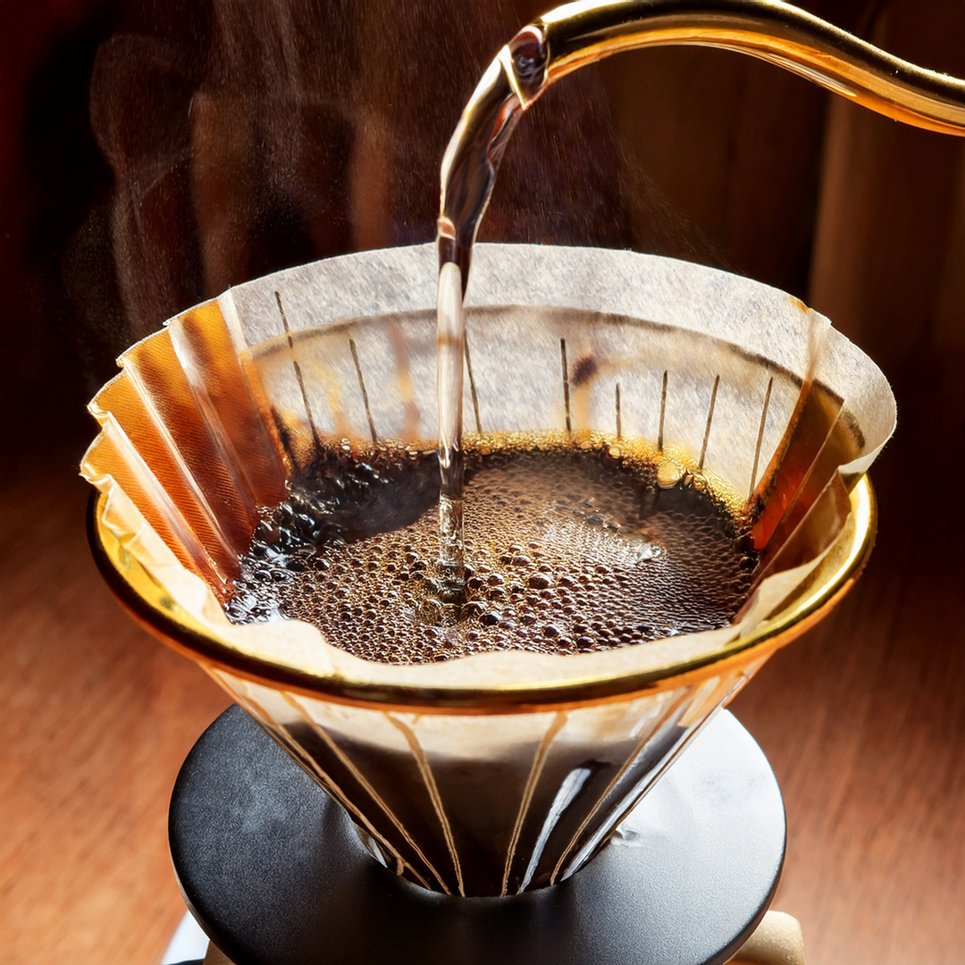 珈琲を淹れる様子